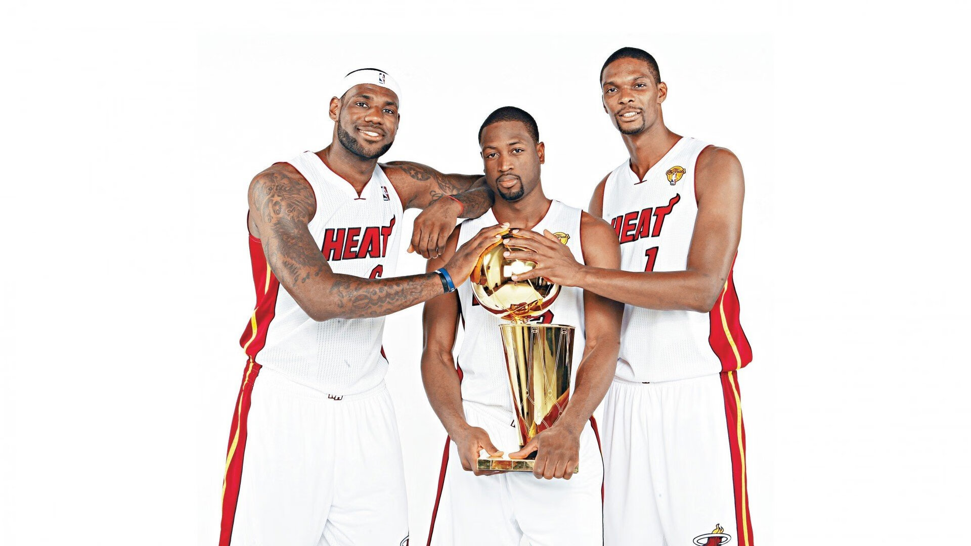 室内静态闭气大赛 选手水下屏息时间突破新高